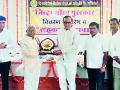 वसंतराव मेश्राम यांना जिल्हा गौरव पुरस्कार - Marathi News | Vasantrao Meshram Awarded for District Honor | Latest gadchiroli News at Lokmat.com