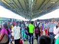 अरूंद रॅम्पमुळे प्रवाशांना मनस्ताप - Marathi News | Drain the passengers due to the narrow ramp | Latest gondia News at Lokmat.com