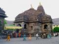 त्र्यंबकराजाच्या मंदिरात असुविधांची रांग - Marathi News | A queue of inconvenience in the temple of Trimbakraj | Latest nashik News at Lokmat.com
