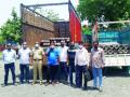 पोलिसांनी कारंजात पकडले ६४ ऑक्सिजन सिलिंडर - Marathi News | Police seized 64 oxygen cylinders in the Karanja City | Latest vashim News at Lokmat.com