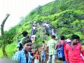 कळसूबाईच्या दर्शनाला गर्दी - Marathi News | Crowd of Kalsubai | Latest nashik News at Lokmat.com