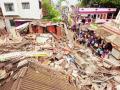 औरंगाबादेत शंभर वर्षांपूर्वीची इमारत कोसळली - Marathi News | A hundred years ago the building collapsed in Aurangabad | Latest chhatrapati-sambhajinagar News at Lokmat.com