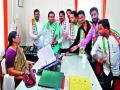 राष्टवादीकडून संदर्भ सेवा रु ग्णालयाला पंखा भेट - Marathi News | Fan visit to hospital for reference services from nationalist | Latest nashik News at Lokmat.com