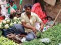साहेब, भाजी विकून भजे खाण्यापुरतेही पैसे मिळत नाहीत - Marathi News | Sir, does not get any money by selling vegetables for eating snacks | Latest yavatmal News at Lokmat.com