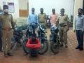 चार दुचाकीसह चोरट्याच्या मुसक्या पोलिसांनी आवळल्या - Marathi News | Police caught the thief with four bikes | Latest dhule News at Lokmat.com