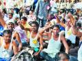आझाद मैदानावर शिक्षकांचे साखळी उपोषण सुरूच - Marathi News | Fasting of teachers' chains continues at Azad Maidan | Latest nashik News at Lokmat.com
