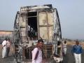बस पेटली, पळा...पळा - Marathi News | Bus burned, run ... run away | Latest beed News at Lokmat.com