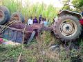 ट्रॅक्टर उलटून तरुणाचा मृत्यू - Marathi News | Traktor tears of death | Latest bhandara News at Lokmat.com