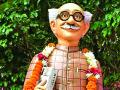 'कॉमन मॅन'चा विदर्भातील पहिला पुतळा बुलडाण्यात - Marathi News |  The first 'Common Man' statue in Vidarbha installed in Buldhana | Latest buldhana News at Lokmat.com