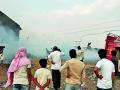 वरोरा पालिकेच्या कचरा डेपोला आग - Marathi News | Warora municipal waste deppoola fire | Latest chandrapur News at Lokmat.com