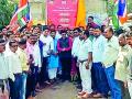अर्धवट उड्डाणपुलाजवळ मनसेचे आंदोलन - Marathi News | MNS movement near halfway flyover | Latest chandrapur News at Lokmat.com