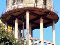 पाण्याच्या टाकीवर चढून पानठेलाधारकांची वीरूगिरी - Marathi News | Watercolor owners' protection on the water tank | Latest gadchiroli News at Lokmat.com