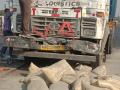 गोंदे दुमाला फाट्यावर कंटेनर-ट्रकचा अपघात - Marathi News | Container-truck accident at Gonde Dumala fork | Latest nashik News at Lokmat.com