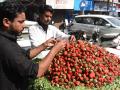 बाजारात स्ट्रॉबेरी दाखल - Marathi News | Entering strawberries on the market | Latest nashik News at Lokmat.com