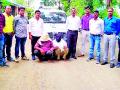 सोन्याच्या नावावर लुटणारी टोळी जेरबंद - Marathi News | Robbery gang robbed in the name of gold | Latest vardha News at Lokmat.com