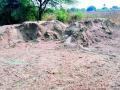 निमसडा येथे सील केलेल्या वाळूवर माफियांनी मारला डल्ला - Marathi News | The mafia hit the sealed sand at Nimsada | Latest vardha News at Lokmat.com