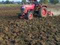 डिझेलचे दर वाढल्याने शेतीची ट्रॅक्टर मशागत हाताबाहेर - Marathi News | Agricultural tractors are out of hand due to increase in diesel prices | Latest yavatmal News at Lokmat.com