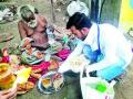 भुकेलेल्यांना अन्नदान - Marathi News | Food for the hungry | Latest nashik News at Lokmat.com
