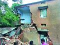 बल्लारपूर वेकोलिचे क्वॉर्टर कोसळले - Marathi News | Ballarpur WCL's quarters collapsed | Latest chandrapur News at Lokmat.com