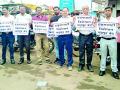 दडपशाहीविरोधात आंदोलनकर्त्यांची निदर्शने - Marathi News | Protesters protest against oppression | Latest chandrapur News at Lokmat.com