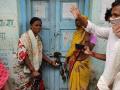 संतप्त महिलांनी खरजई ग्रा. पं. ला लावले टाळे - Marathi News | Angry women attacked Kharjai village. Pt. Avoid planting | Latest jalgaon News at Lokmat.com