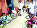आमदारांनी घेतले विद्यार्थ्यांसोबत भोजन - Marathi News | Meals with MLAs taken by MLAs | Latest nashik News at Lokmat.com