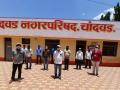 चांदवडला नगर परिषद कर्मचाऱ्यांचे काळ्या फिती लावून कामकाज - Marathi News |  Chandwad Municipal Council staff work with black ribbons | Latest nashik News at Lokmat.com