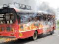 नांदेड-हैदराबाद महामार्गावर आंदोलकांनी बस पेटवली - Marathi News | Protestors lit the bus on the Nanded-Hyderabad highway | Latest nanded News at Lokmat.com