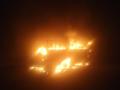 राष्ट्रीय महामार्ग क्रमांक ६ वर बर्निंग ट्रकचा थरार - Marathi News | The blaze of a burning truck on National Highway 7 | Latest jalgaon News at Lokmat.com