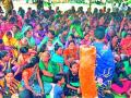 ससाणीत लेकी-जावयांनी केले श्रमदान - Marathi News | Leo-Javanese did the Shramdan in Sasane | Latest yavatmal News at Lokmat.com