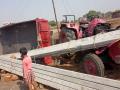 भंडारा जिल्ह्यात ट्रॅक्टर उलटून एक ठार - Marathi News | One killed in tractor accident in Bhandara district | Latest bhandara News at Lokmat.com