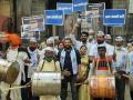 महापालिकेसमोर आपचे ढोल बजाओ आंदोलन - Marathi News | Play your drums in front of the Municipal Corporation | Latest kolhapur News at Lokmat.com