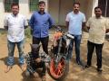 इराणी टोळीचा चेन स्नॅचर गजाआड, साथीदार फरार - Marathi News | Iranian gang's chain snatcher found, accomplice absconding: Two-wheeler, stolen chain seized | Latest kolhapur News at Lokmat.com