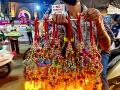 तेजोमय दिवाळी पर्वाला सुरुवात- बाजारपेठेला नवी ऊर्जा : खरेदीला उधाण - Marathi News | The glorious Diwali festivities begin - new energy to the market: a surge in purchases | Latest kolhapur News at Lokmat.com
