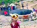 आदिवासींची डोंगरदऱ्यांतून पाण्यासाठी पायपीट - Marathi News | Tribal walking for water from the hills | Latest amravati News at Lokmat.com