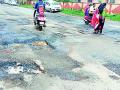 बाप्पा, जरा सांभाळून, रस्त्यांवर खड्डे फार झालेत - Marathi News | Bappa, barely holding potholes on the streets | Latest bhandara News at Lokmat.com