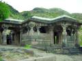 गर्भगृहात तीन सावल्या पडणारे लोणार सरोवरातील अनोखे मंदिर - Marathi News | A unique temple in Lonar Lake with three shadows falling in the sanctum sanctorum | Latest buldhana News at Lokmat.com