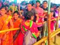 हजारो भाविकांनी घेतले माता महाकालीचे दर्शन - Marathi News | Thousands of devotees visit Maha Mahakali | Latest chandrapur News at Lokmat.com
