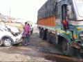 ट्रक व कारच्या अपघातात तीनजण जखमी - Marathi News | Three people were injured in a truck and car accident | Latest nandurbar News at Lokmat.com