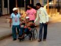 स्ट्रेचरला सोसवेना रुग्ण भार शेवटी नातेवाईकच देतात आधार - Marathi News | Sosvena patient load on the stretcher is ultimately supported by relatives | Latest nandurbar News at Lokmat.com