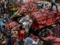 नांदूरशिंगोटे उपबाजारात ५५०० क्विंटल कांदा आवक - Marathi News | 5500 quintals of onion arrives in Nandurshingote sub-market | Latest nashik News at Lokmat.com