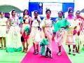 विदर्भस्तरीय फॅशन शोमध्ये १८ चमूंनी केला रॅमवॉक - Marathi News | The 18-chamber ramawak in Vidarbha Fashion Show | Latest vardha News at Lokmat.com
