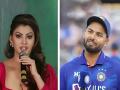 इव्हेंटमध्ये बोलत होती Urvashi Rautela, लोकांनी दिल्या Rishabh Pant च्या नावाच्या घोषणा आणि... - Marathi News | Urvashi Rautela trolled at promotional event crowd shouted Rishabh Pant actress reacted video | Latest filmy News at Lokmat.com