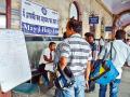 ट्रेन जाणार की रद्द ?.. प्रवाशांना कळेना! - Marathi News | Will the train be canceled? .. Passengers do not know! | Latest nagpur News at Lokmat.com