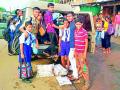बसअभावी विद्यार्थ्यांचे हाल - Marathi News | The condition of the students on the bus | Latest gadchiroli News at Lokmat.com