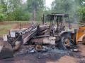 गडचिरोलीत बांधकामावरील वाहनांची नक्षल्यांकडून जाळपोळ - Marathi News | Naxals set fire to vehicles on construction in Gadchiroli | Latest gadchiroli News at Lokmat.com