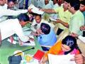 तक्रारींचा महिनाभरात निपटारा करा - Marathi News | Settle the grievances within a month | Latest nashik News at Lokmat.com
