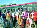 नवीन बसस्थानकावर प्रवाशांची गर्दी - Marathi News | The crowd of passengers on the new bus stand | Latest nashik News at Lokmat.com