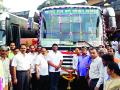 मालवण-पुणे-निगडी मार्गावरील शिवशाही बसचा शुभारंभ - Marathi News | Launch of Shivshahi bus on Malvan-Pune-Nigdi road | Latest sindhudurga News at Lokmat.com