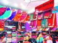 बाजारपेठेला लग्नसराईचे वेध; उत्साहाचे वातावरण - Marathi News |  The market watchers watch; Enthusiastic atmosphere | Latest nashik News at Lokmat.com
